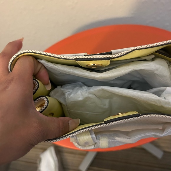 MICHAEL KORS -Bucket bag messenger BRANDNEW !! - Picture 3 of 7